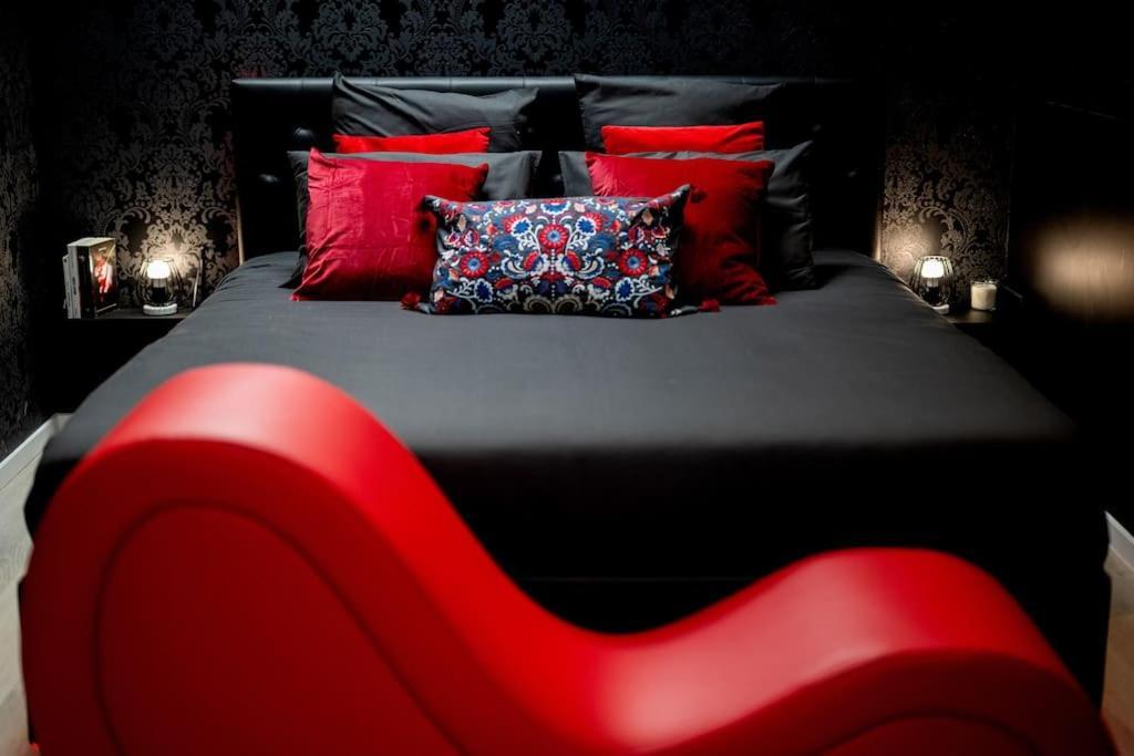 * Love Room Jacuzzi * Aubie-et-Espessas Exterior photo